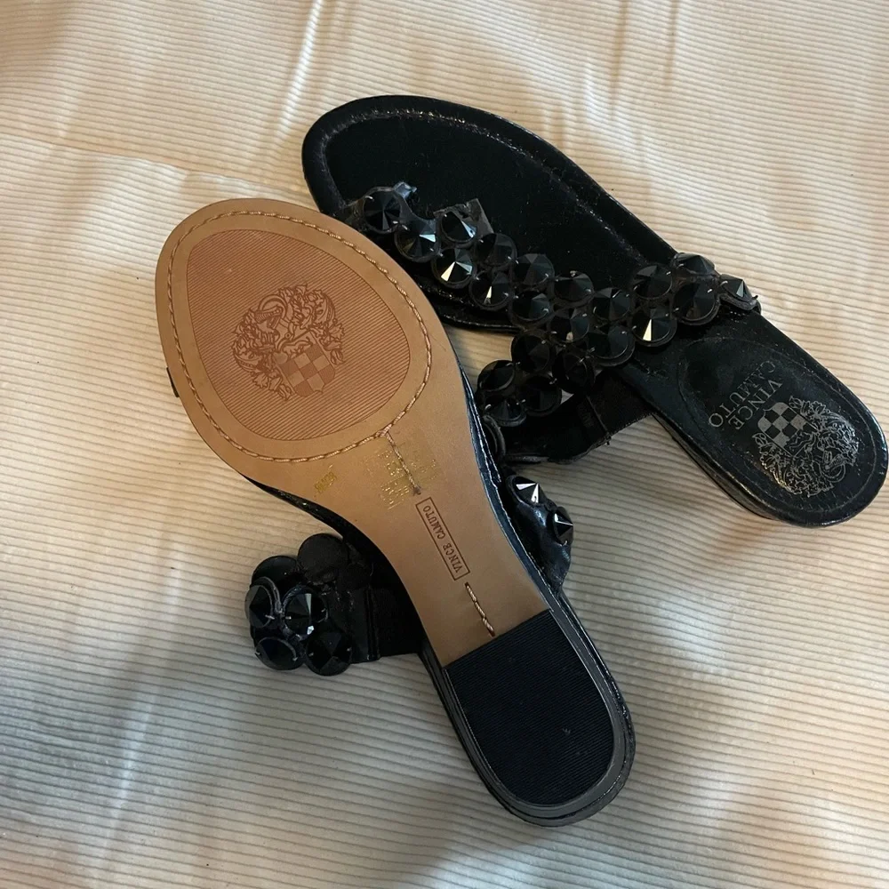 Vince Camuto Women's Black Leather Wedge Sandal Size 8 - Picture 2 of 6